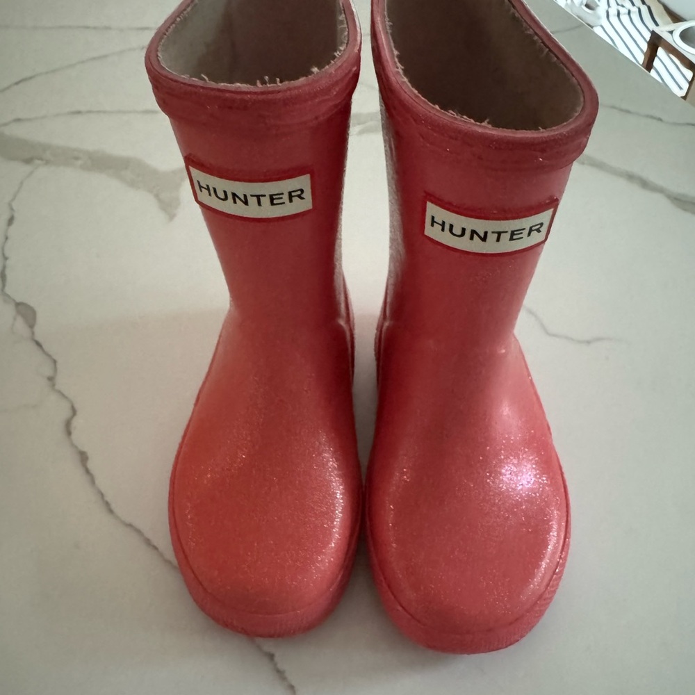 Cute pink sparkly hunter rain boots!